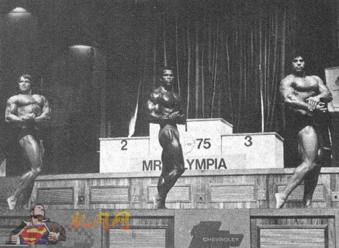 1975年施瓦辛格参加健美大赛照片