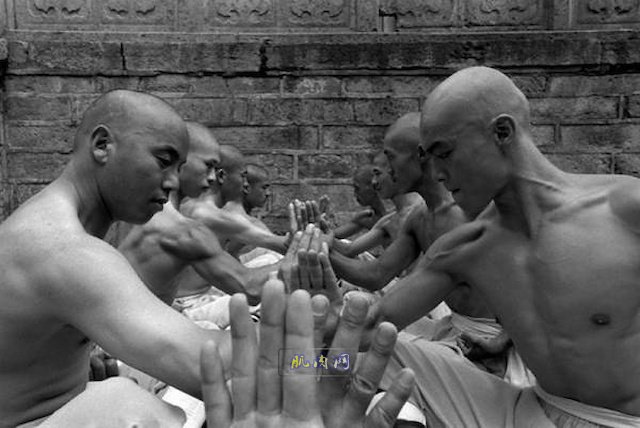 Shaolin Monks Training Tomasz Gudzowaty-0004
