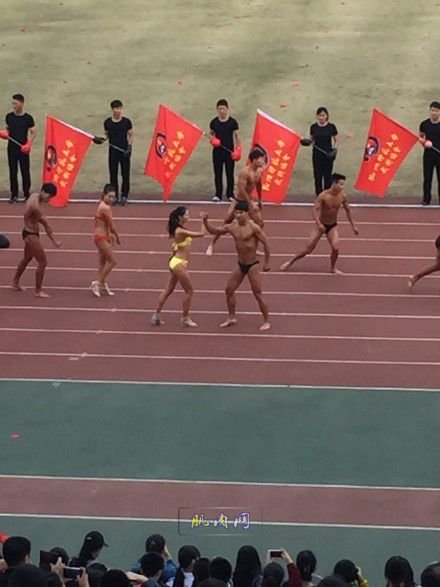 杭州某大学秋季运动会开幕式