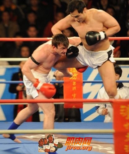 2009年国际武术搏击王争霸赛，穆斯里穆（左）于锦（右）