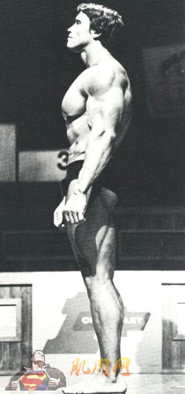 1975年施瓦辛格参加健美大赛照片