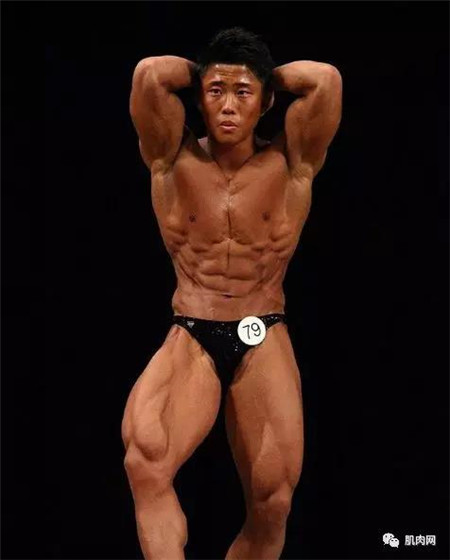 太早练肌肉会长不高吗？日本18岁肌肉野兽遭质疑！