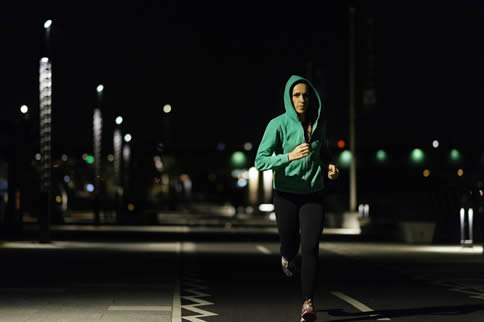 夜跑一小时消耗的热量是多少 影响夜跑热量消耗的因素有哪些
